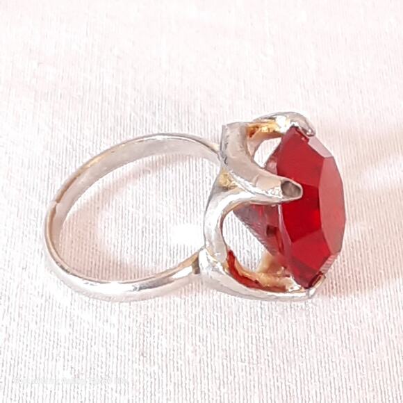 Gold Tone Ring With Big Red Round Stone On Elegant Prong Setting - Picture 4 of 7